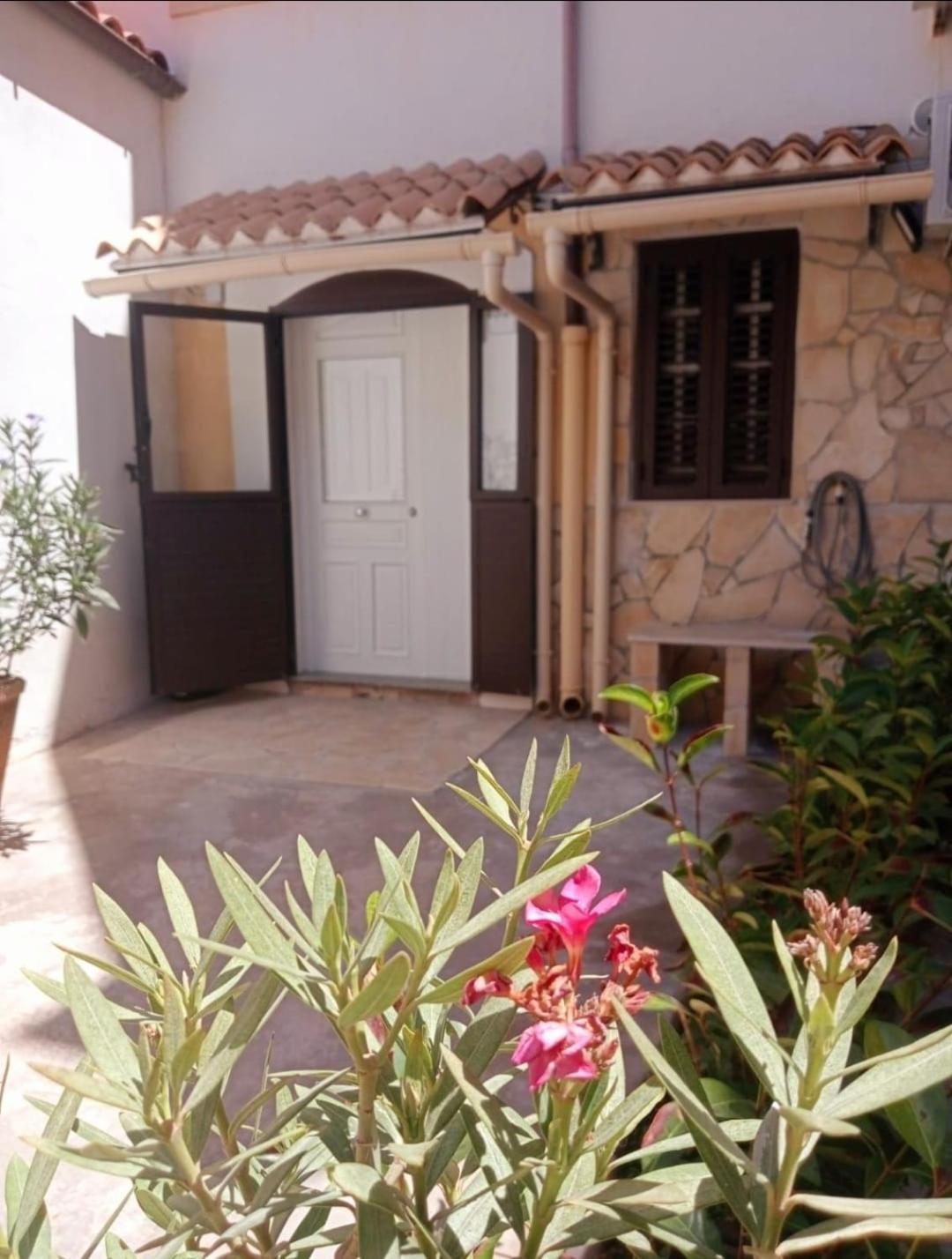 Apartment Ortigiacharmant *